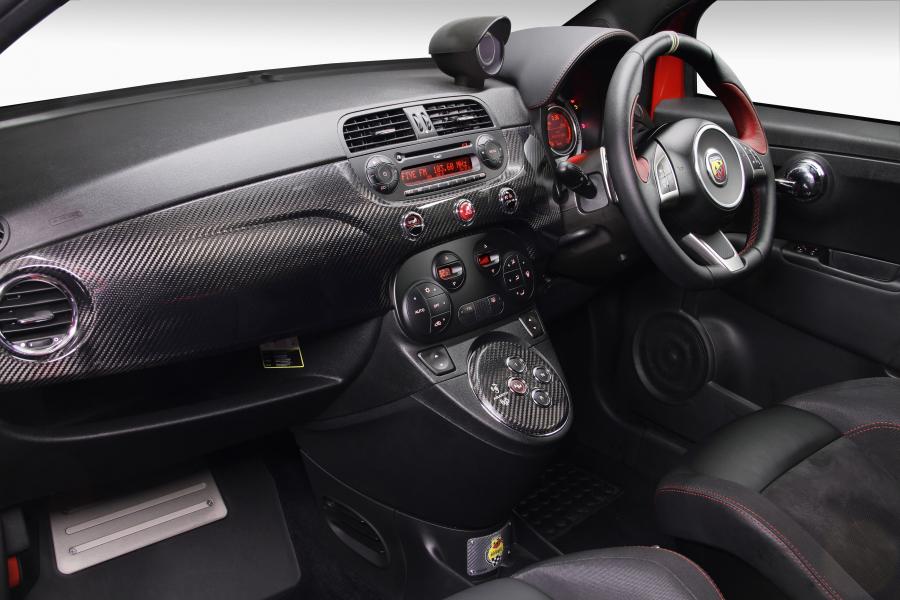 Торпедо Abarth 695 Tributo Ferrari 2012 года  (ZA) (фото 18 из 24)